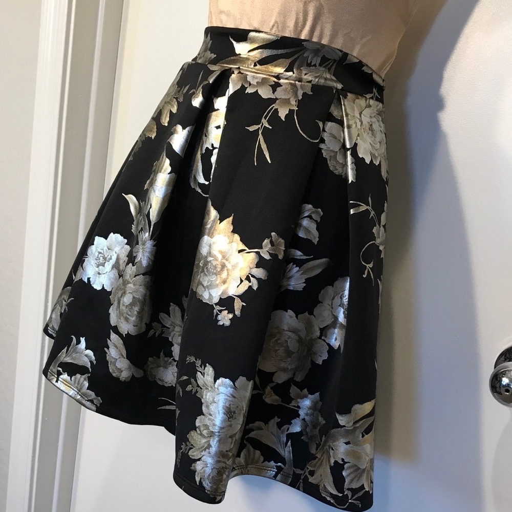 Charlotte Russe Black Gold Floral Pleated Skirt - Picture 3 of 7